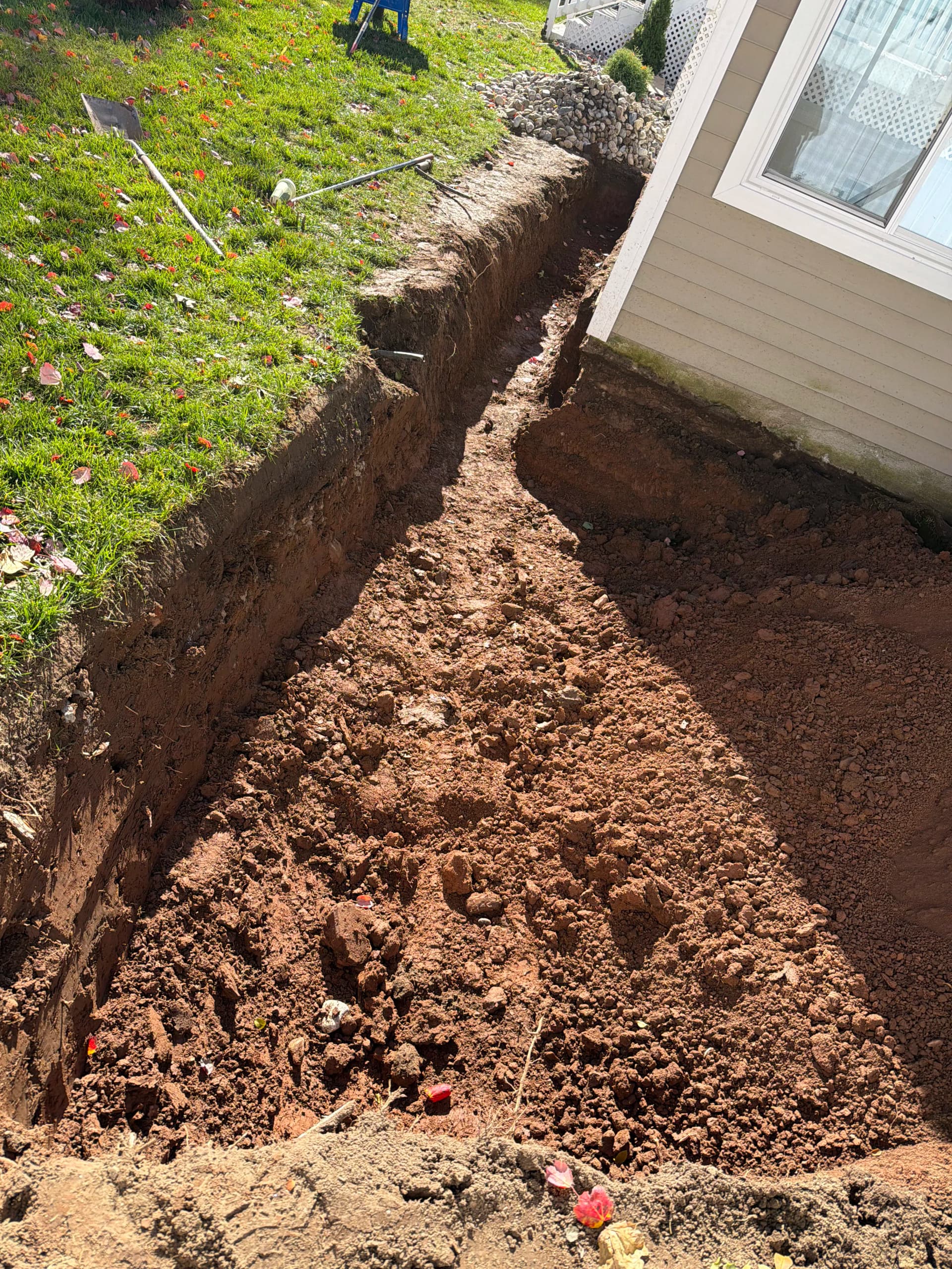 Gallery photos for Fixing Drainage and Grading in a Tight Side Yard Access: Image #1