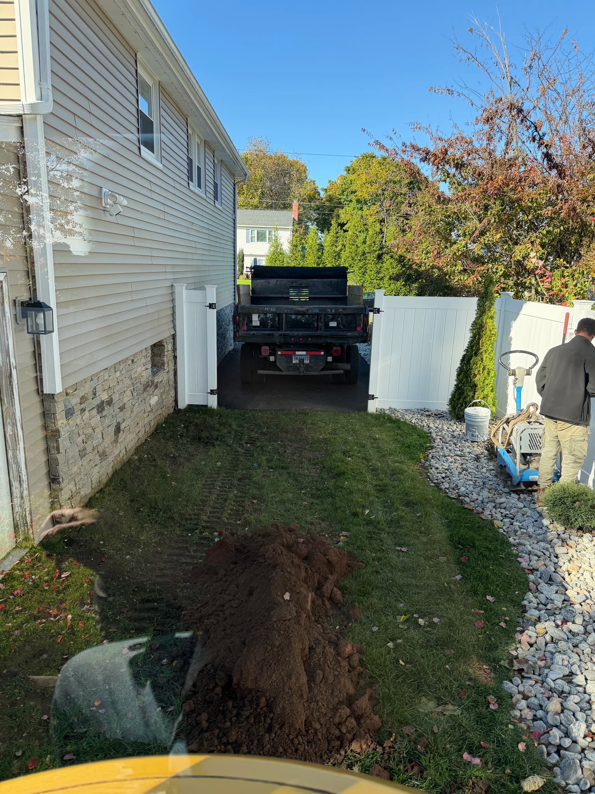 Gallery photos for Fixing Drainage and Grading in a Tight Side Yard Access: Image #3