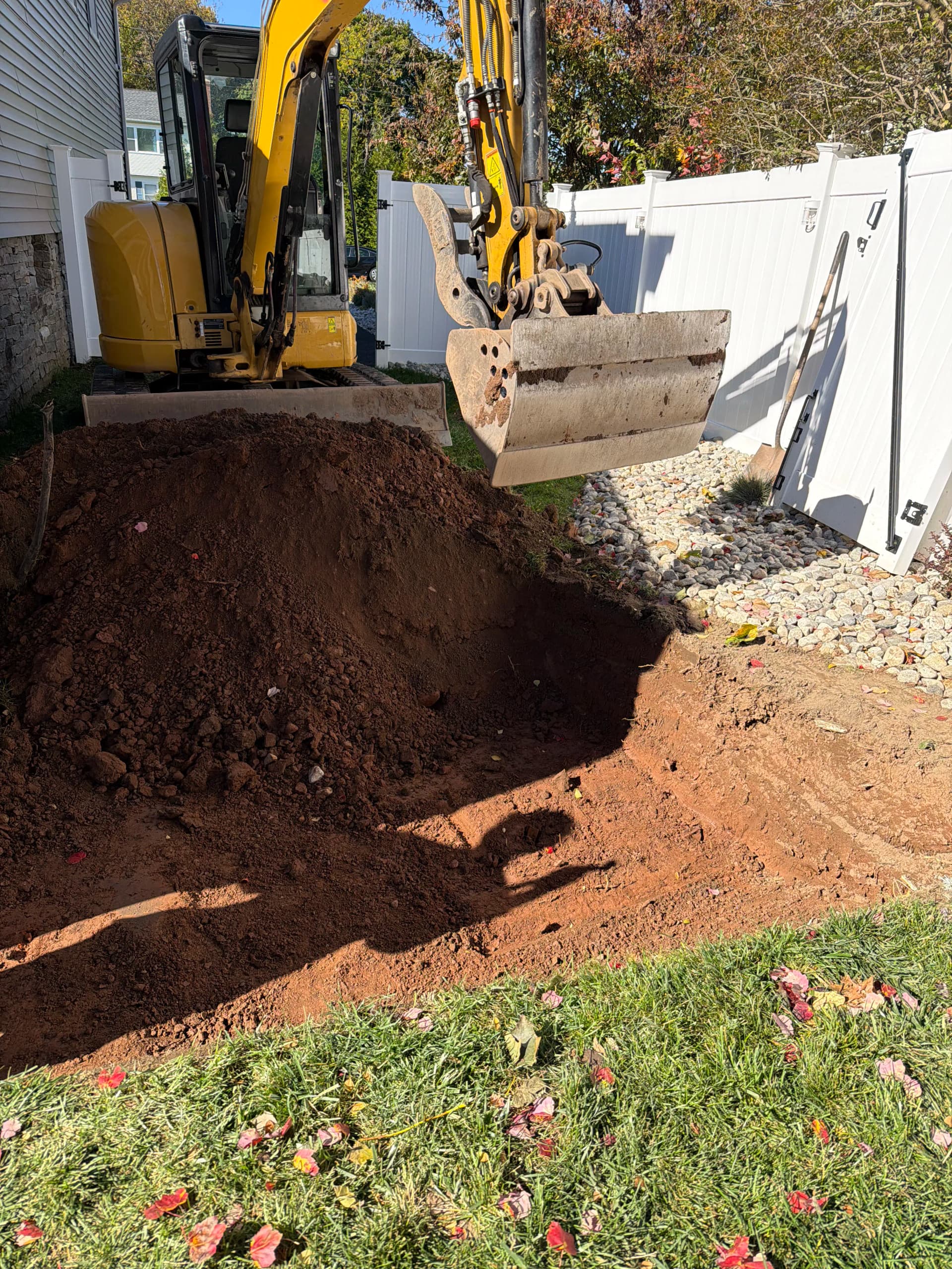 Gallery photos for Fixing Drainage and Grading in a Tight Side Yard Access: Image #2