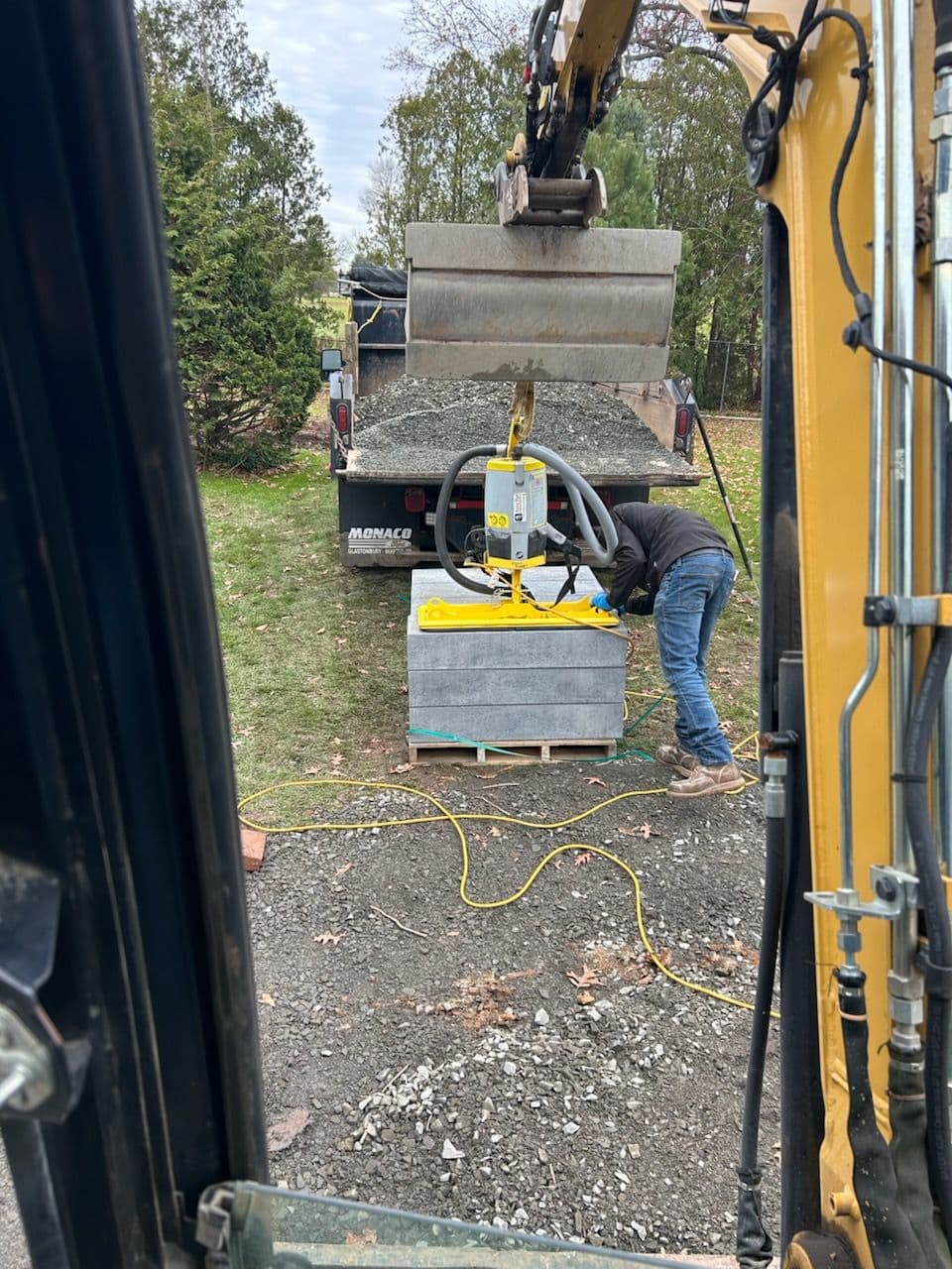 Project Efficient Retaining Wall Construction Using PaveTool and Unilock image